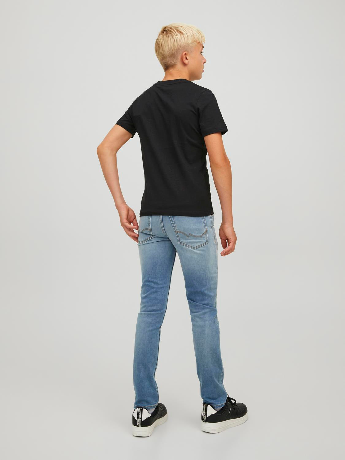 model_shot-back